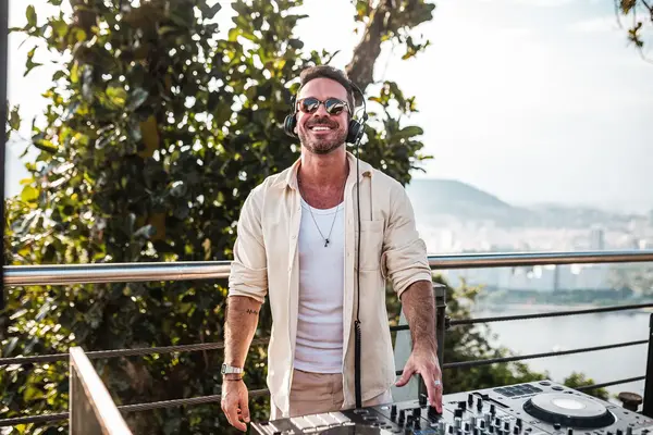TOMMAX (foto do artista)