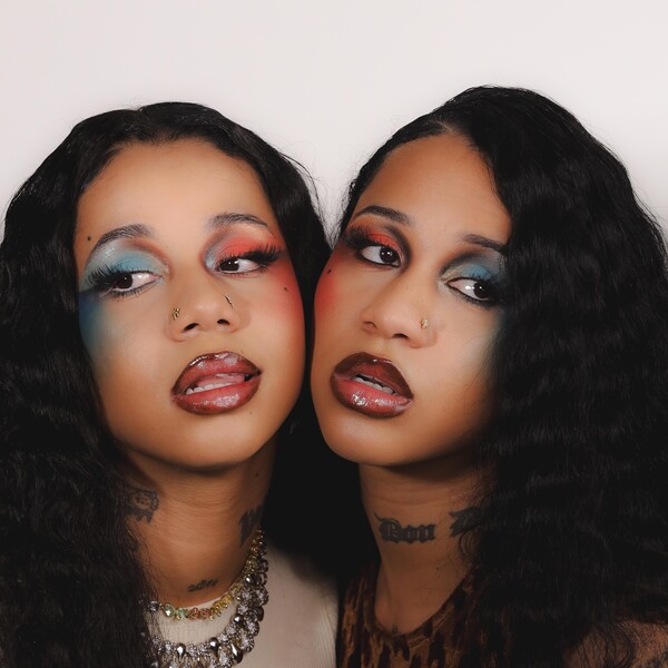 Tasha & Tracie (foto do artista)