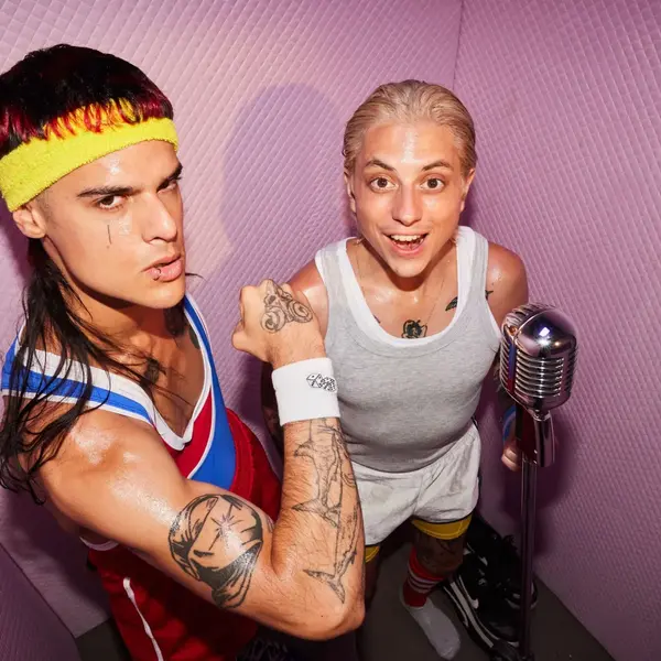 CA7RIEL & Paco Amoroso (foto do artista)