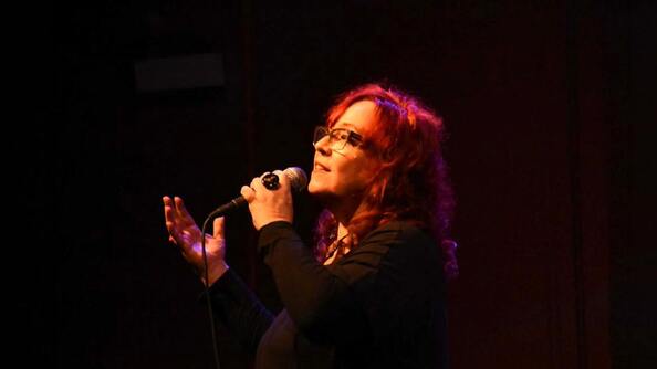 Sábado Homenagem apresenta Ninah Jo no Show Doce Presença - Ivan Lins 80 Anos (foto do evento)